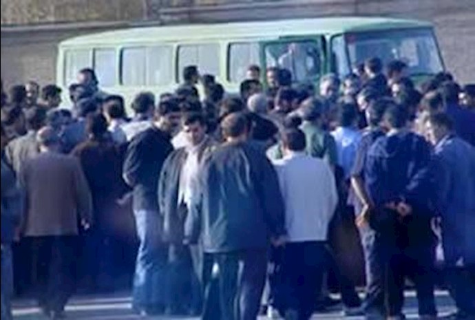 ايران ..تجمع احتجاجي لـ 100عامل من عمال مؤسسة الصناعة والمنجم والتجارة في محافظة طهران