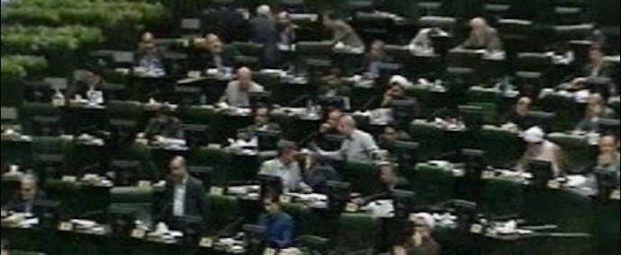 ايران ـ عضو في برلمان الملالي يذعن في الصراعات الدائرة بين الزمر الحکومية بـ: تقديم الثروة الوطنية إلی الأجانب مجاناً
