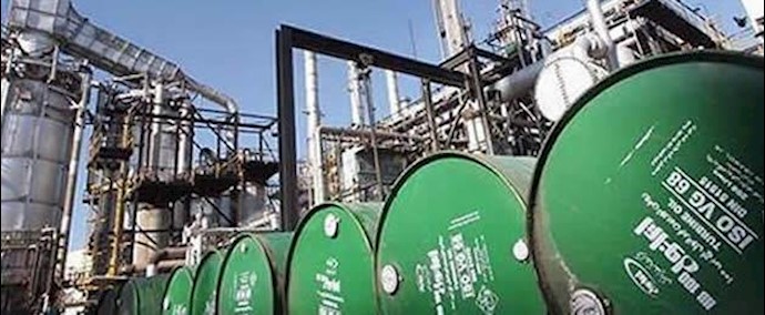النفط يهبط دون 50 دولارا للبرميل بفعل تخمة المعروض