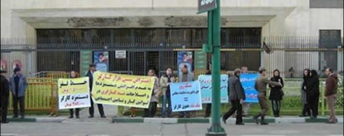 ايران.. تجمع عمال محل انتاج ملابس ”تبلي “ في طهران