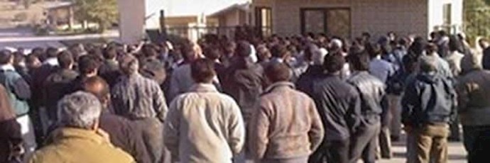 إيران- تحشد مجموعة من عمال مصنع “بويا“ غربي مدينة کرمانشاه