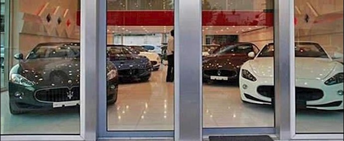 إيران.. احتجاج مجموعة من أصحاب معارض السيارات علی ما تقوم به دائرة المرور من ابتزازات