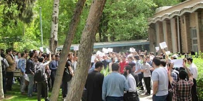 تجمعات احتجاجية في کرمانشاه وغرب طهران