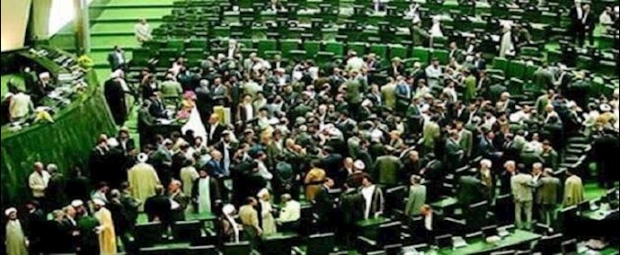 جلسة برلمان النظام للنظر في استيضاح وزير النقل في حکومة الملا روحاني