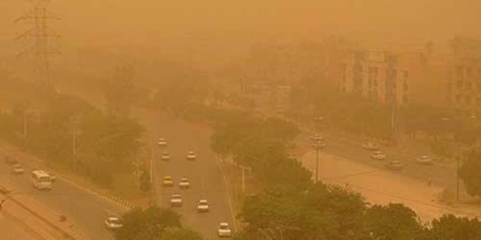 إيران..تصاعد کثافة ذرات الغبار في مدينة ”کرمان” يتسبب في حدوث أمراض تنفسية شديدة بين الناس