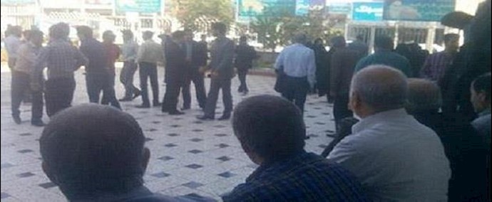 معلمو همدان وکرکان و قير و کارزين في محافظة فارس يلتحقون بالاحتجاجات العارمة للمعلمين