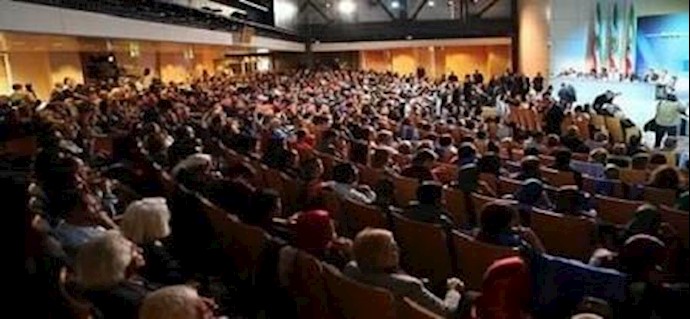 موتمر باريس وادلاء شهادة من قبل شباب مسجونين في ايران