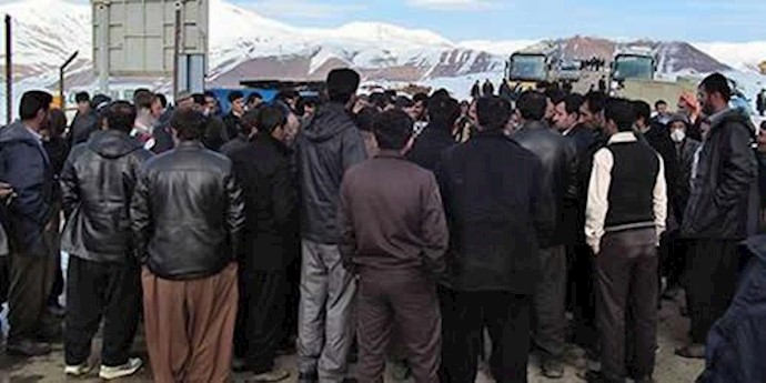 اضراب واحتجاج علی حقوق معوقة وعملية ابتزاز يمارسها النظام في کل من مدن ”اهواز” و”بيستون” و”ايلام” و”بيجار”