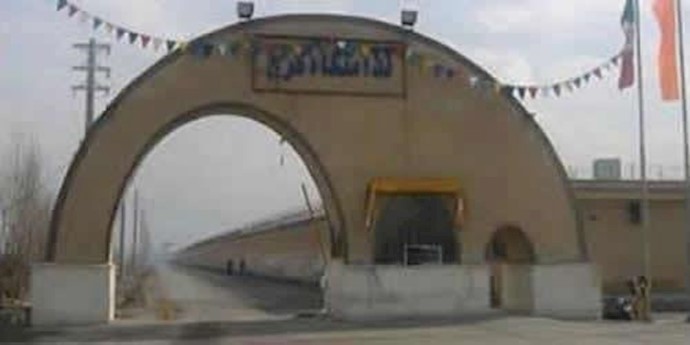 إيران.. نقل سجناء إلی زنزانات إنفرادية في سجن مدينة کرج المرکزي بهدف تنفيذ أحکامهم بالإعدام