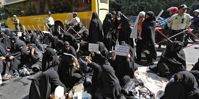 ايران.. التجمع الإحتجاجي الثالث لمعلمي المرحلة التمهيدية قبل الإبتدائية أمام برلمان الملالي