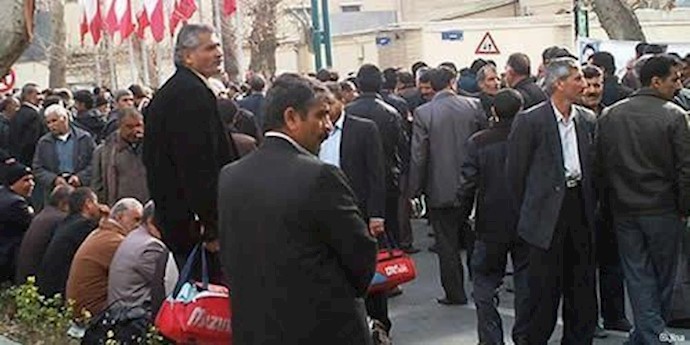 إيران.. تجمع احتجاجي للعمال المفصولين عن شرکة ”کارون” للزراعة والصناعة في شوشتر لليوم الرابع
