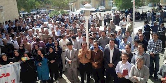 إيران.. 5 حالات إضراب واحتجاج للتربويين، العمال والموظفين في کل من مدن سنندج وکرمانشاه ومرند