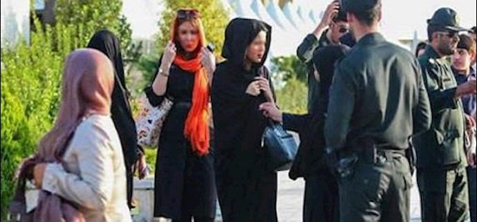إيران : إجبار النساء علی ارتداء زي موحد