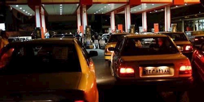 إيران.. حکومة روحاني تزيد مجددا من سعر البانزين