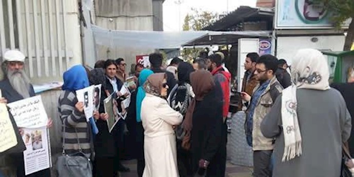 إيران.. مداهمة جديدة للقوات القمعية لتجمع عوائل السجناء السياسيين واعتقال عدد آخر منهم