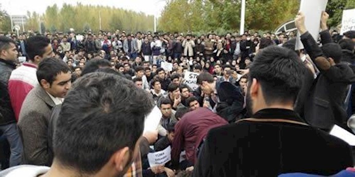 إيران.. إتساع نطاق تظاهرات المواطنين الأذريين إلی مختلف المدن