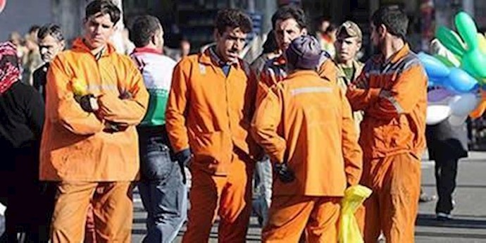 طهران.. اشتباک عمال البلدية مع قوات القمع