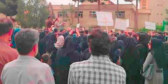 ايران.. احتجاجات واضرابات في کل من ايلام و سنندج وشاهرود وکرمانشاه و ملکشاهي