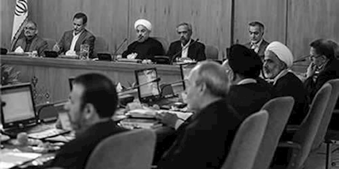 عضو من لجنة الأمن النيابية يسمي حکومة روحاني بـ ”حکومة الدخان والرکود”