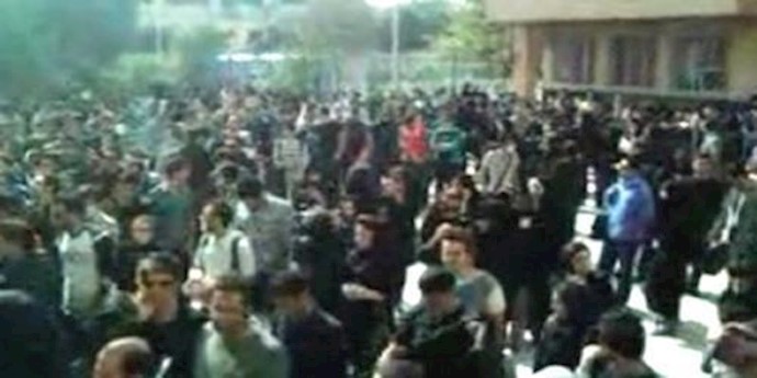 إشتباک الطلاب مع ميليشات قوات التعبئة (الباسيج) في الجامعة الحرة في جنوب طهران