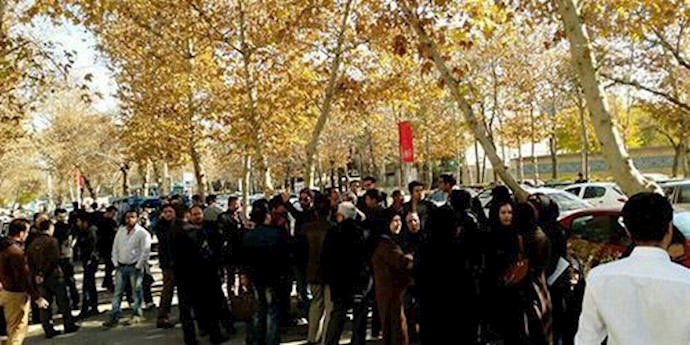 تجمع احتجاجي لمتضرري الأموال لموسسة«بديدة شانديز» في طهران و مشهد