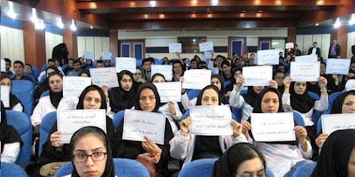 طهران- تجمع احتجاجي لطلاب جامعة العلوم الطبية المسماة بـ «بهشتي»+ صور