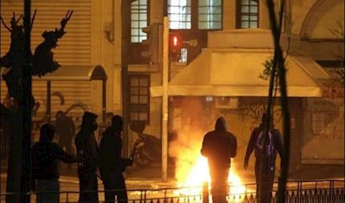 اشتباکات بين الشرطة والمحتجين ضد حکومة اليونان