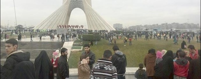 تذمرالحرسي صفار هرندي من عدم تغطية مراسيم 11شباط/فبراير الفاشلة يوم إنتصار الثورة المناهضة للملکية