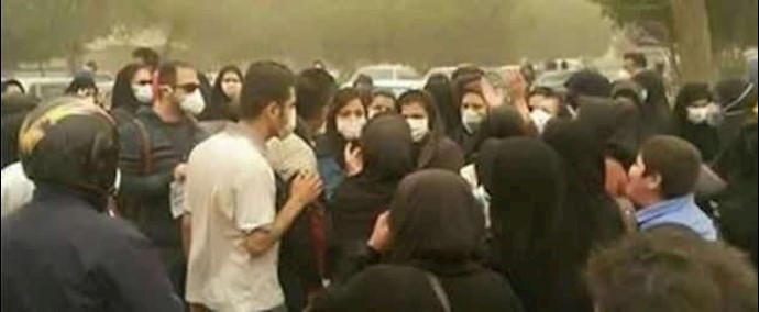 مظاهرة مواطني أهواز علی اهمال أزمة تلوث الجو من قبل مسؤولي النظام