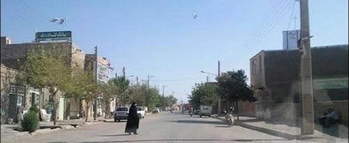 ايران..طهران ـ خاني اباد ـ هروب مذعور لاثنين من عناصر ميليشيات الباسيج حين مواجهة مع الشبان