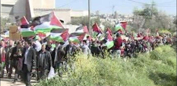 مظاهرات ضد الجدار العازل في الذکری العاشرة لانطلاق هذه المسيرات من بلعين الفلسطينية