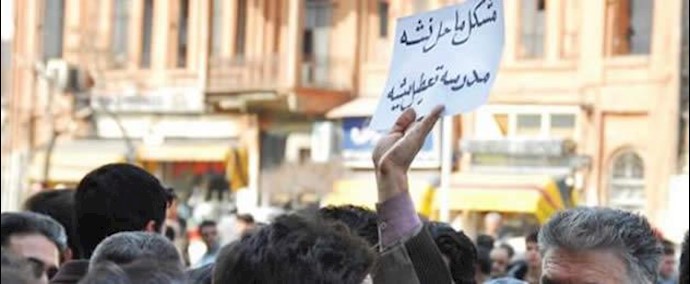 ايران .. اصفهان – تجمع عشرات من الاساتذة والمعلمين