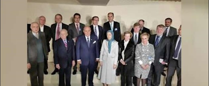 مريم رجوي: الخطوة الاولی والأکثر اهمية لمکافحة التطرف باسم الإسلام خلع يد الملالي من المنطقة