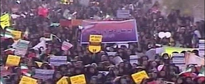 ايران.. النظام يذعن و يظهر ذعره في بيان صدر في ختام مهزلة ”11فبراير“ ذکری ثورة 1979