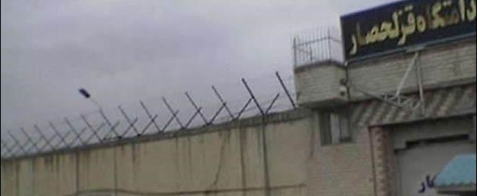 ايران.. مدينة کرج- نقل سجينين حکم عليهما بالاعدام الی خارج الردهة في سجن قزل حصار بمدينة کرج