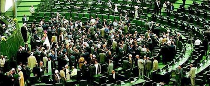 ايران.. طلب في برلمان الملالي لاستقالة وزير الصناعة في کابينة الملا روحاني
