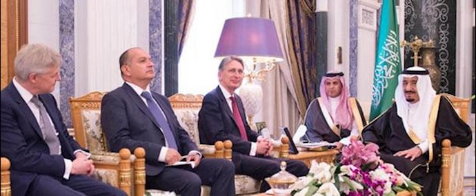 الملک سلمان يستقبل وزير الخارجية البريطاني