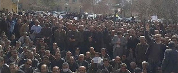 اضراب المعلمين وتعطيل کل المدارس في قضاء هفشجان الإيرانية