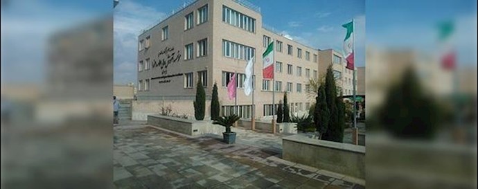 ايران..محافظة قزوين- تجمع احتجاجي لطلاب جامعة اکباتان