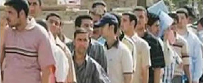 أزمة البطالة تشکل تهديداً أساسياً لأمن سلطة الملالي في إيران