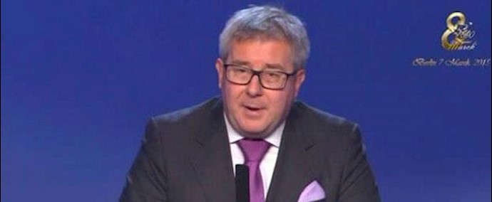 مقال حرره السيد تشارنسکي، نائب رئيس البرلمان الأوروبي، في صحيفة الهيل حول تجمع النساء في برلين