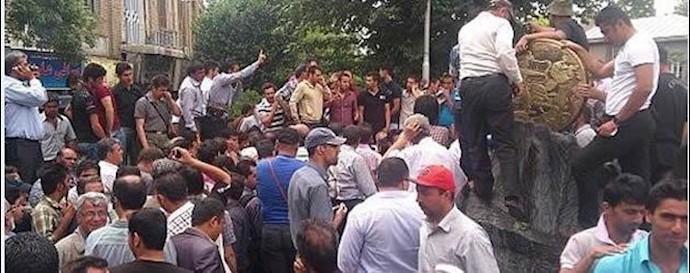 إيران .. طهران .. إصابة رجل من الأمن الداخلي في اشتباکات مع کسبة شارع منوجهري