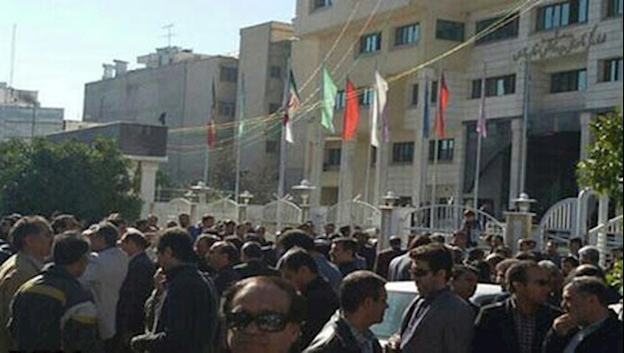 مظاهرات المعلمين في طهران وأکثر من 20 مدينة في ايران
