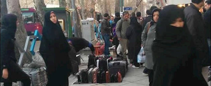 ايران.. طهران - إشتباک بين مواطنين وأصحاب البسطية الکادحين وبين العناصر القمعية