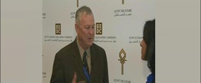 عضو بالکونغرس: أميرکا تقف إلی جانب مصر