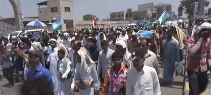 مظاهرات بالحديدة وتعز وإب دعما للغارات وقتلی حوثيون بقانية