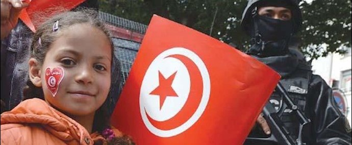 التونسيون يتظاهرون تنديداً بالاعتداء وأنظارهم تتجه إلی الحدود مع ليبيا