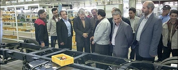 ايران.. اردبيل- احتجاج موظفي معمل ”ماي وان“ لصناعة الحافلات