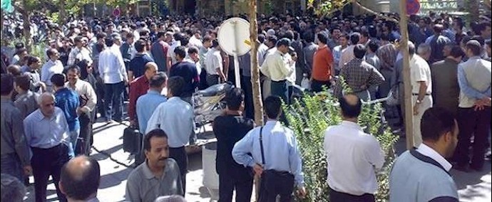 ايران..تجمع أصحاب المواشي أمام دائرة البيطرة في محافظة اصفهان