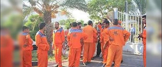 عمال البلدية في مدينة اهواز الإيرانية ينظمون تجمعا احتجاجيا